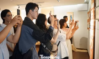 Tranh dân gian làng Sình qua lăng kính số