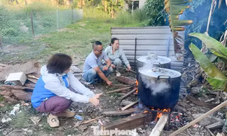 Tết của những công nhân không có chuyến xe hồi hương 