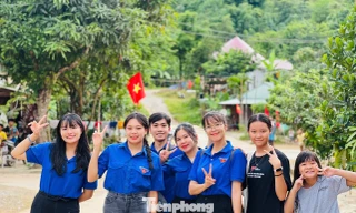 Mùa hè xanh, rủ nhau lên núi dạy bơi, dạy trẻ em tự vệ