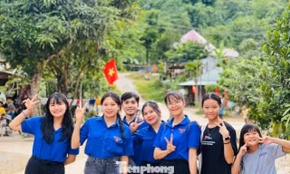 Mùa hè xanh, rủ nhau lên núi dạy bơi, dạy trẻ em tự vệ