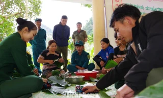 Mang Tết thắm tình quân dân đến với bà con miền núi Đà Nẵng