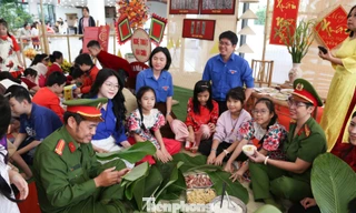 Háo hức đi chợ Tết quê trên phố