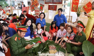 Háo hức đi chợ Tết quê trên phố