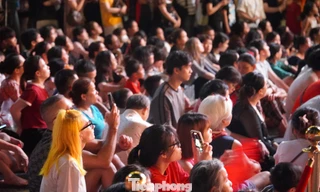 Người dân và du khách trầm trồ với sân khấu concert ở bảo tàng 500 tỷ đồng