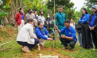 Trí thức trẻ trao “cần câu” cho thanh niên miền núi