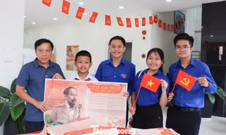 Giới trẻ Đà Nẵng hào hứng check-in cùng phụ san đặc biệt 2/9