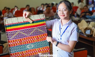 Người trẻ giữ nghề xưa phố Hội