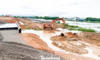 Lo đường công vụ dự án thành 'đập nhân tạo', Gia Lai yêu cầu khẩn trương tháo dỡ