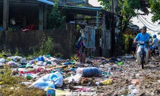 Đống đổ nát sau trận lũ lịch sử