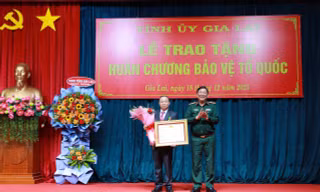 Bí thư Tỉnh ủy Gia Lai được trao tặng Huân chương Bảo vệ Tổ quốc hạng Ba