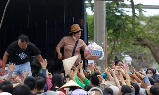 VIDEO: Nước lũ rút, ấm áp tình người ở Đắk Lắk