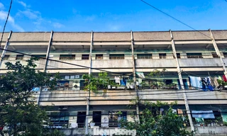 Cận cảnh các khu nhà tập thể cũ phải di dời