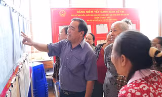 Ngư dân Gia Lai về bờ đi bầu cử