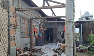 Lốc xoáy quét qua làm tốc mái 11 nhà dân tại Gia Lai