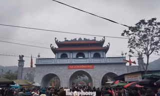 Hành lễ ở Phủ Na