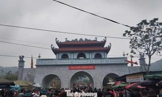 Hành lễ ở Phủ Na