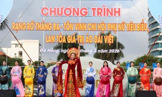 Hơn 2.000 phụ nữ Đà Nẵng rạng rỡ áo dài đồng diễn dân vũ