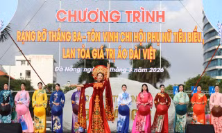 Hơn 2.000 phụ nữ Đà Nẵng rạng rỡ áo dài đồng diễn dân vũ