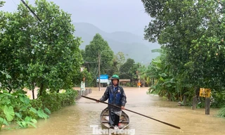 Đà Nẵng: Nhiều khu vực bị cô lập, có nơi ngập sâu hơn 1m