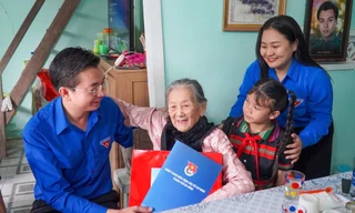 Tuổi trẻ Đà Nẵng giữ gìn thơ ca dân gian từ những người Mẹ Anh hùng