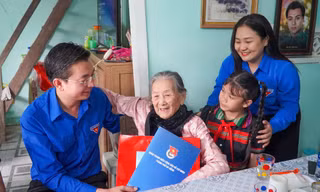 Tuổi trẻ Đà Nẵng giữ gìn thơ ca dân gian từ những người Mẹ Anh hùng