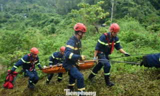 Đà Nẵng diễn tập cứu nạn người rơi xuống vực sâu trên bán đảo Sơn Trà