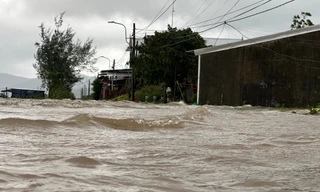 Nước phá Tam Giang tràn ngược vào khu dân cư gây ngập sâu