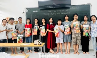 Cô giáo 27 năm gieo chữ miễn phí giúp học sinh nghèo Đà Nẵng