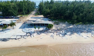 Công bố tình huống khẩn cấp do sạt lở bãi tắm ở Huế