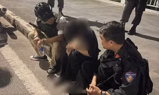 Cảnh sát cơ động Huế cứu nữ sinh định nhảy cầu tự tử