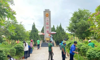 Tuổi trẻ Huế đồng loạt ra quân làm đẹp phố phường, tri ân thế hệ đi trước
