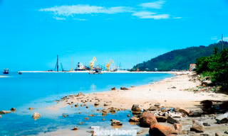 Cửa biển tại Huế bị bồi cạn, tai nạn rình rập 