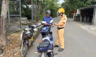 Huế quyết dẹp xe ba gác, xe lôi tự chế chở hàng gây mất an toàn giao thông