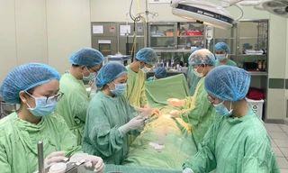 Bé 7 tuổi thoát cảnh truyền máu nhiều năm do mắc Thalassemia nhờ ghép tủy từ chị gái