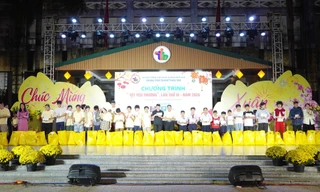 100 phần quà ‘Tết yêu thương’ dành cho học sinh, thiếu nhi Huế