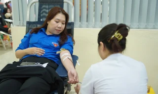 Gần 1.000 người tham gia ngày hội ‘Sắc xanh kết nối - Giọt hồng sẻ chia’ tại Huế