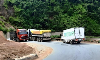 Thực hư cấm xe sơ mi rơ-moóc trên Quốc lộ 49