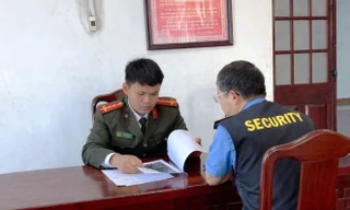 Một nhân viên bảo vệ bị xử phạt vì đăng thông tin xuyên tạc lịch sử trên mạng xã hội