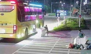 Nhân viên xe khách dừng ven đường để ‘làm bậy’ và cái kết