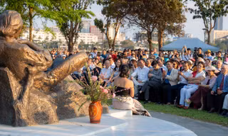 Nghe nhạc Trịnh bên dòng sông Hương