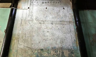 Phát lộ bức họa cổ dạng bản đồ chứa đa ngữ trong Kinh thành Huế