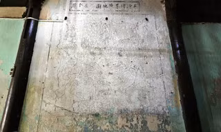 Phát lộ bức họa cổ dạng bản đồ chứa đa ngữ trong Kinh thành Huế