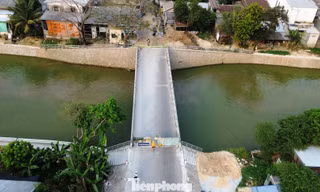 Chờ làm đường, cầu tiền tỷ nối hai phường xây xong lâu vẫn nghẽn