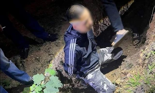 Bắt khẩn cấp đối tượng cầm rựa rượt chém người trước quán cà phê ở Huế