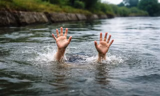 Bé trai 11 tuổi tử vong khi tắm kênh cùng bạn