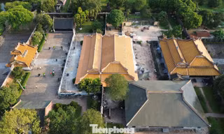 Tranh luận trùng tu nhà hát cổ trong lăng tẩm ở Huế