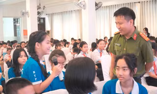 Học sinh Huế tham gia chương trình ‘Trường học an toàn’