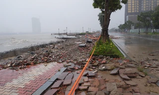 Sông Hàn mùa bão, bờ kè đường Như Nguyệt 'kêu cứu'