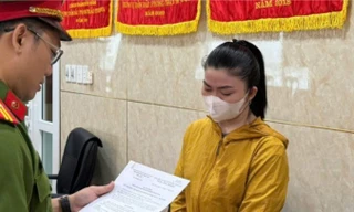 Khởi tố nữ tiểu thương buôn bán hàng ngàn bao thuốc lá lậu