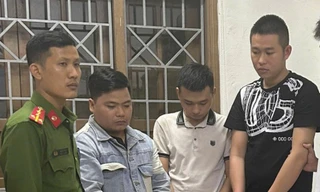 Đánh hội đồng bạn cờ bạc, ép chuyển khoản lại tiền rồi cướp luôn điện thoại 